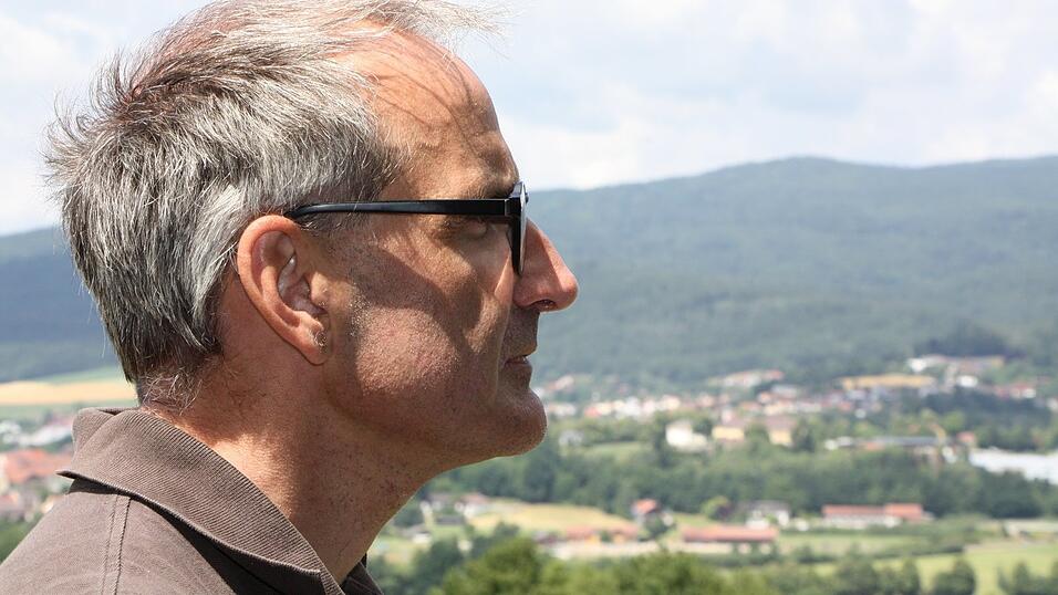 Er ist kein leiser Hinterbänkler. Wenn er eine Meinung hat, tut er die auch kund. Er ist kein leiser Hinterbänkler. Wenn er eine Meinung hat, tut er die auch kund.