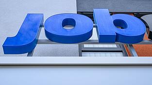 Gut jede und jeder siebte junge Erwerbst&auml;tige ist f&uuml;r die ausge&uuml;bte T&auml;tigkeit &uuml;berqualifiziert. (Symbolbild)