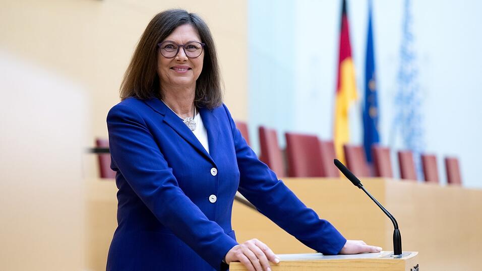 Den Eklat vor der Sommerpause bezeichnet Ilse Aigner als „absoluten Tiefpunkt“. Den Eklat vor der Sommerpause bezeichnet Ilse Aigner als „absoluten Tiefpunkt“.