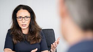 DGB-Chefin Yasmin Fahimi fordert mehr Vorkehrungen gegen Hitze-Gefahren. (Archivfoto) DGB-Chefin Yasmin Fahimi fordert mehr Vorkehrungen gegen Hitze-Gefahren. (Archivfoto)