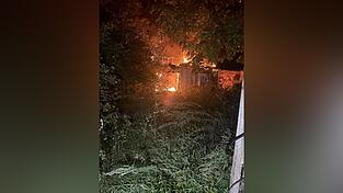 Beim Eintreffen der Einsatzkräfte stand das Heulager in Vollbrand. Beim Eintreffen der Einsatzkräfte stand das Heulager in Vollbrand.