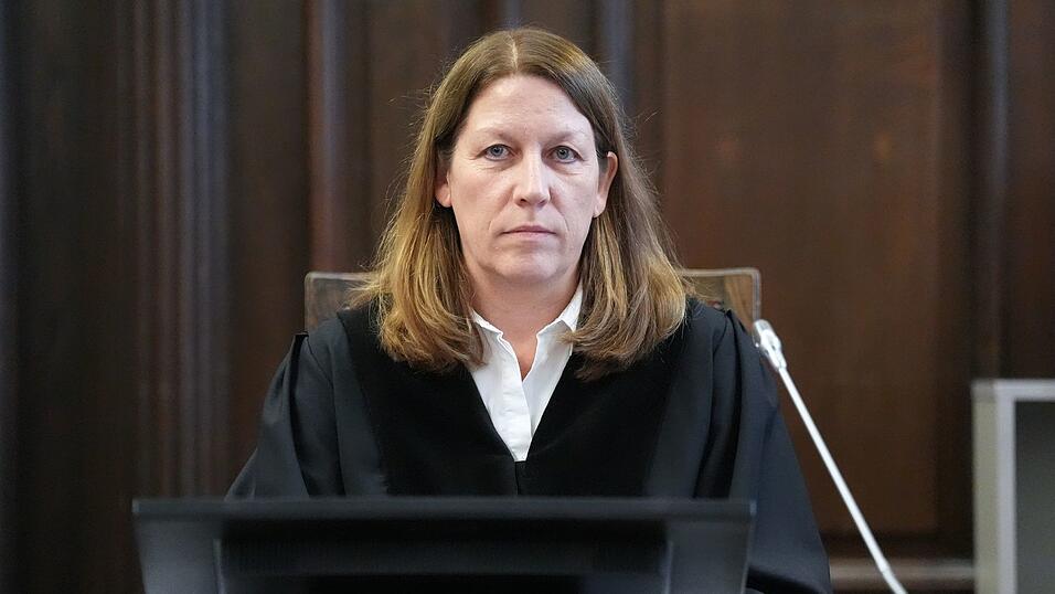 Die Vorsitzende Richterin Isabel Hildebrandt hat viele Fragen an den mutmaßlichen Chef der Entführer. Die Vorsitzende Richterin Isabel Hildebrandt hat viele Fragen an den mutmaßlichen Chef der Entführer.