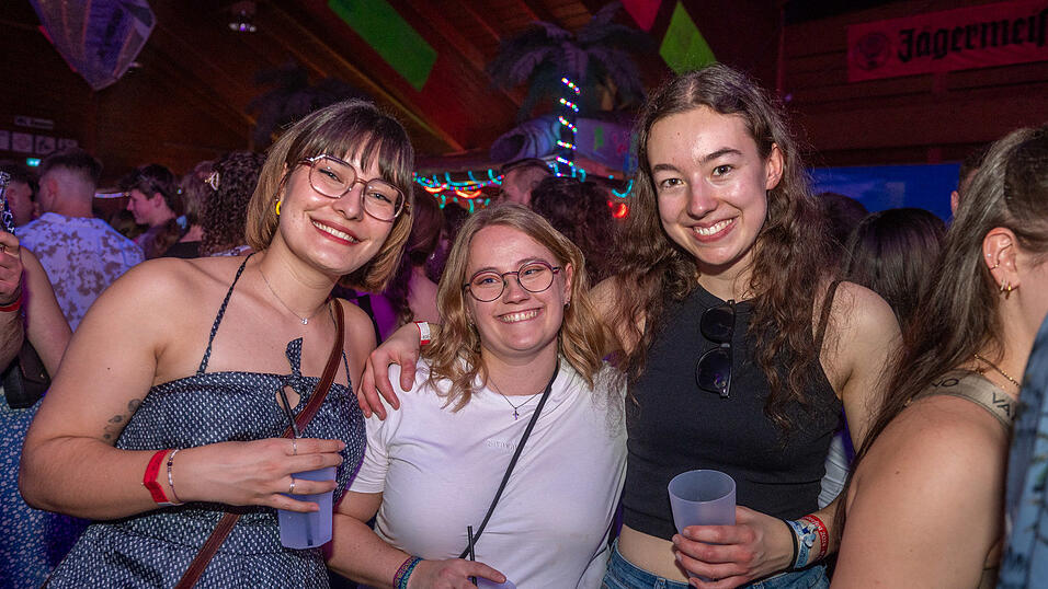 Die besten Bilder vom Samstag zeigen Tanzen und jede Menge Spaß. Die besten Bilder vom Samstag zeigen Tanzen und jede Menge Spaß.