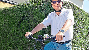 Dieter Kluske, zweiter Vorsitzender der Kreisverkehrswacht Straubing, rät dringend zum Helm.