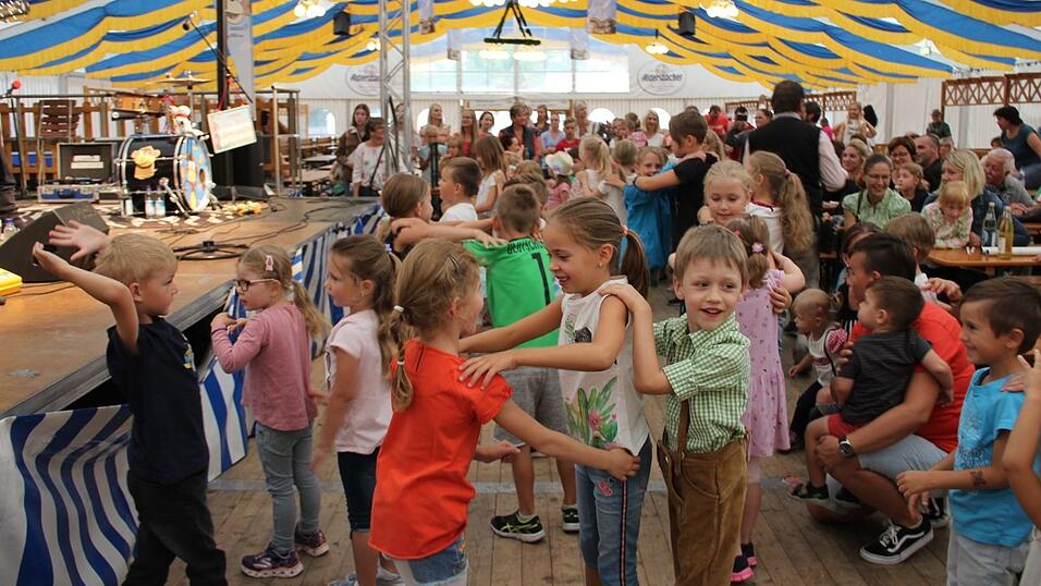 Die Kinder hatten viel Spaß mit Rodscha aus Kambodscha und Tom Palme.