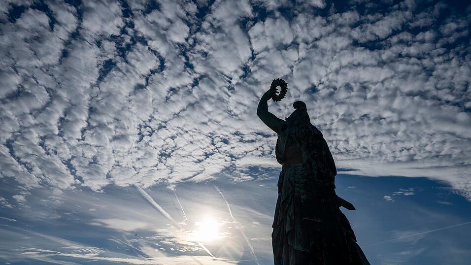 Von der Masse der verwendeten Bronze ist die Bavaria die größte, von der Höhe eine der größten Bronzegüsse der Welt.