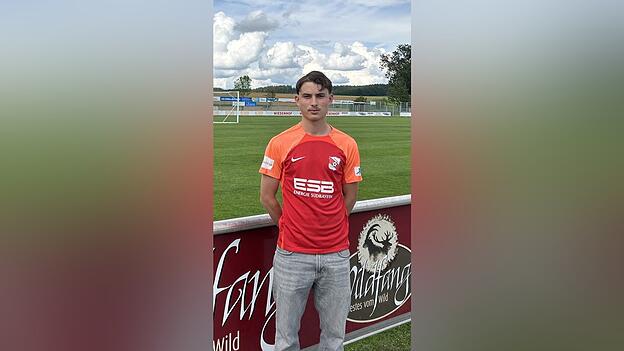 Der Linksfuß kommt aus der Jahn-Schmiede des SSV Jahn und soll bei den „Dorfbuam“ den nächsten Entwicklungsschritt im Herrenbereich gehen. Der Linksfuß kommt aus der Jahn-Schmiede des SSV Jahn und soll bei den „Dorfbuam“ den nächsten Entwicklungsschritt im Herrenbereich gehen.