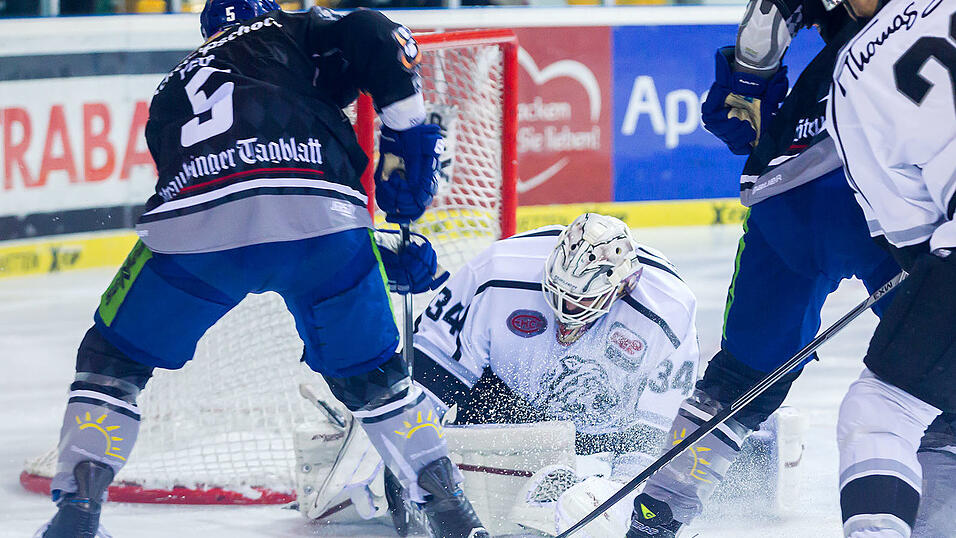 Gegen die anderen Tiger aus Nürnberg verloren die Straubinger mit 1:2 nach Verlängerung. Gegen die anderen Tiger aus Nürnberg verloren die Straubinger mit 1:2 nach Verlängerung.