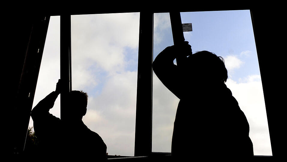 Manche Anwohner in Stra&szlig;kirchen und der Umgebung k&ouml;nnen ihre alten Fenster gegen Schallschutzfenster tauschen lassen.