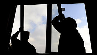 Manche Anwohner in Straßkirchen und der Umgebung können ihre alten Fenster gegen Schallschutzfenster tauschen lassen. Manche Anwohner in Straßkirchen und der Umgebung können ihre alten Fenster gegen Schallschutzfenster tauschen lassen.