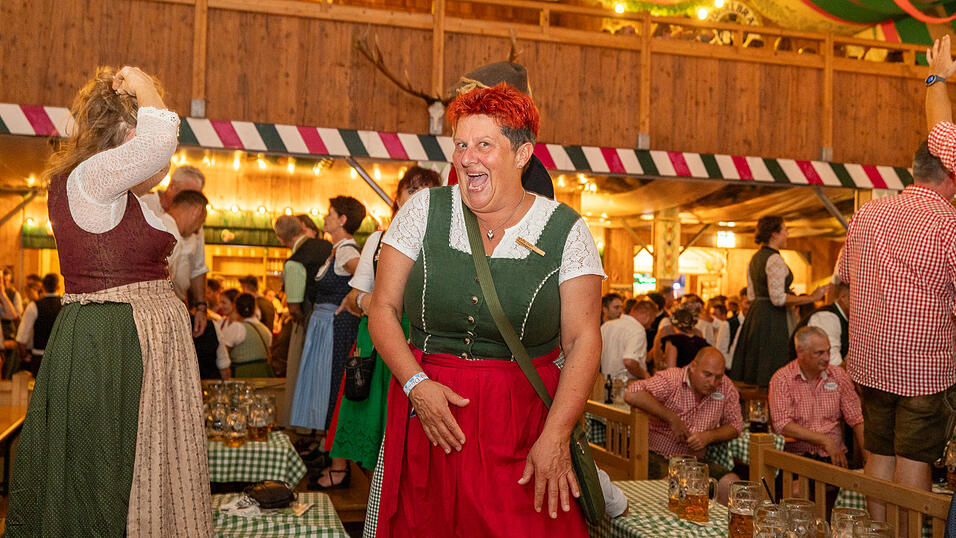 Die Partybilder vom Freitag, 9. August 2024, aus dem Festzelt Weckmann. Die Partybilder vom Freitag, 9. August 2024, aus dem Festzelt Weckmann.