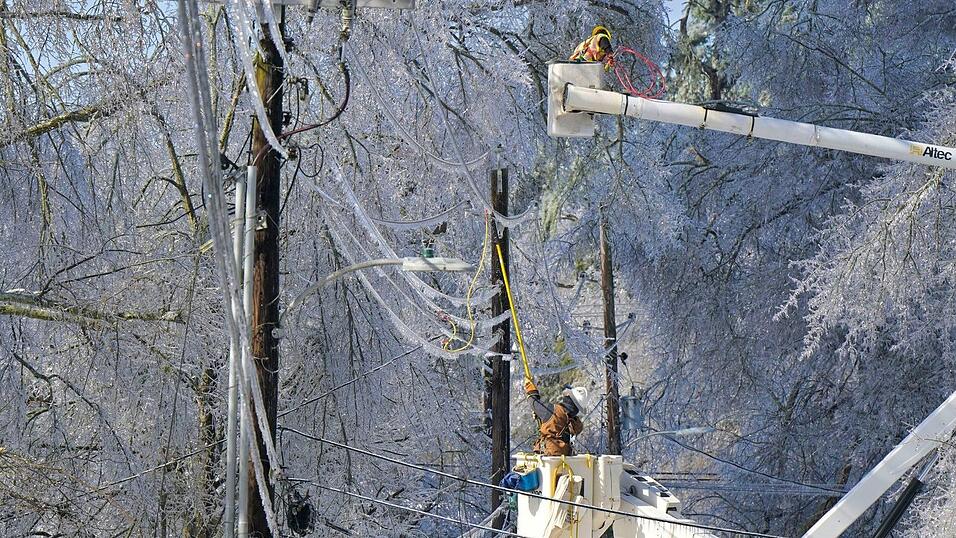 Noch immer sind sehr viele Stromkunden von Ausf&auml;llen betroffen.