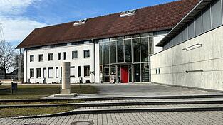 Bei den Kommunalwahlen dreht sich in K&uuml;nzing alles um die Besetzung des Gemeinderats. Der Chefsessel im Rathaus wurde vor zwei Jahren erneut mit B&uuml;rgermeister Siegfried Lobmeier besetzt.