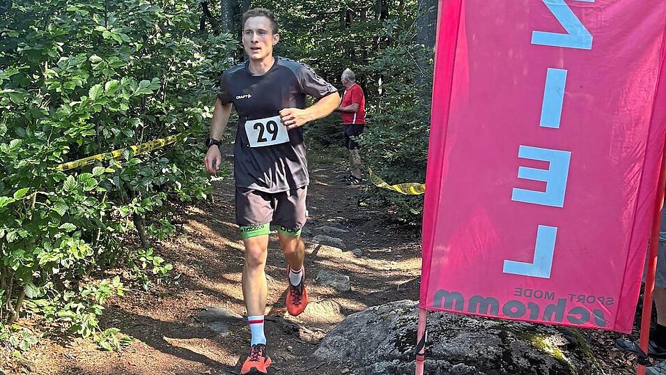 Daniel Saradeth kam nach zehn Kilometer und 600 Höhenmeter als erster ins Ziel beim Glaskreuz. Daniel Saradeth kam nach zehn Kilometer und 600 Höhenmeter als erster ins Ziel beim Glaskreuz.