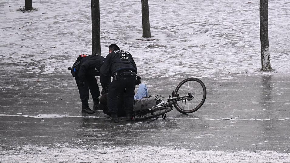 In Berlin ist es seit Tagen glatt (Archivbild). In Berlin ist es seit Tagen glatt (Archivbild).