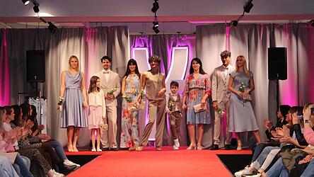 Gut angzogen f&uuml;r besondere Anl&auml;sse. Tipps gab es bei der Frey-Modenschau am Freitagabend.