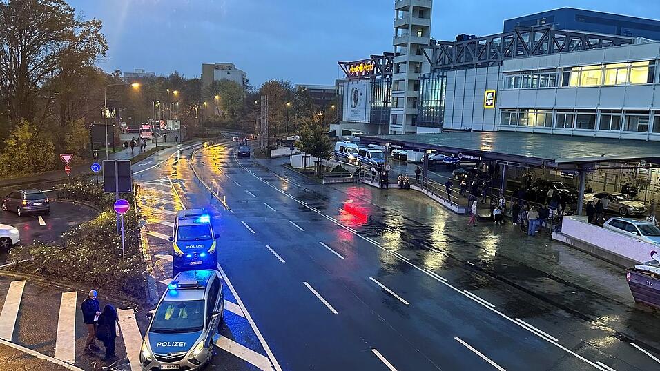 Zun&auml;chst konnte die Polizei nicht kl&auml;ren, ob es sich um B&ouml;llerl&auml;rm oder ein Schussger&auml;usch gehandelt hatte.