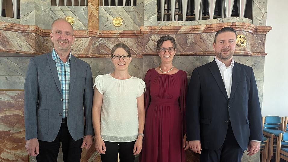 Sie verzauberten ihre Zuhörer mit Orgelklängen, Gesang und besinnlichen Texten: Johann Preiß (v.l.), Anette Kufner, Ulrike Altmann und Christian Fischl. Sie verzauberten ihre Zuhörer mit Orgelklängen, Gesang und besinnlichen Texten: Johann Preiß (v.l.), Anette Kufner, Ulrike Altmann und Christian Fischl.