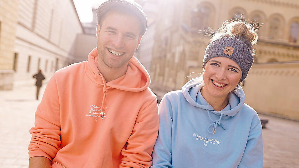 Die Geschwister Laura und Christoph Forstner können heute gut von 'Bavarian Couture' leben. Die Geschwister Laura und Christoph Forstner können heute gut von 'Bavarian Couture' leben.