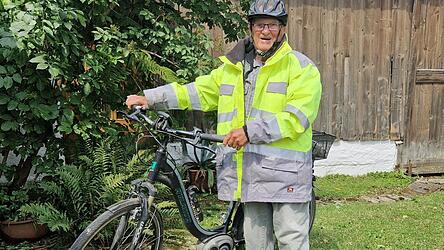 F&uuml;r Johann Sagstetter gibt es nichts Sch&ouml;neres, als mit dem E-Bike unterwegs zu sein. T&auml;glich nimmt sich der bald 85-J&auml;hrige eine Tour vor. Dann tr&auml;gt er immer seine neonfarbene Jacke, damit er gut gesehen wird.