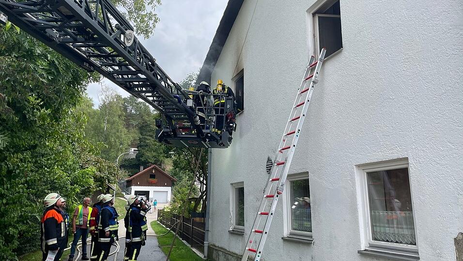 Die Einsatzkr&auml;fte mussten am Donnerstag zu einem Brand in Unholzing ausr&uuml;cken.