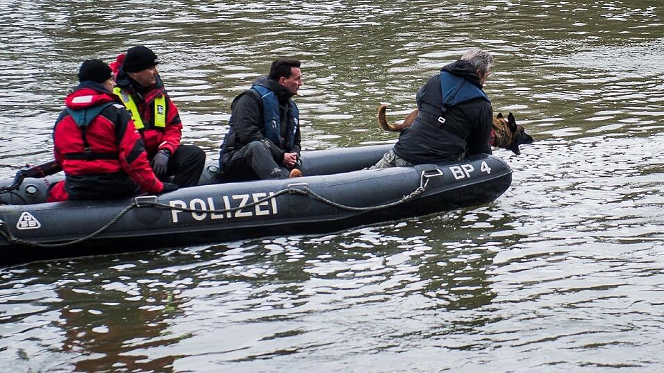 Die Polizei sucht am Donnerstag, 23. März, mit Leichensuchhunden nach Malina. Die Polizei sucht am Donnerstag, 23. März, mit Leichensuchhunden nach Malina.