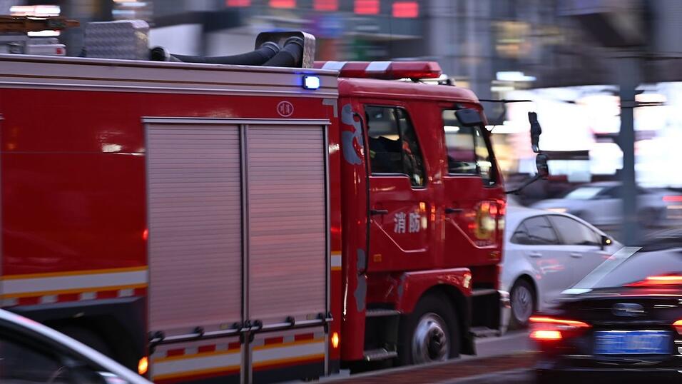 In der Provinz Fujian rückte die Feuerwehr aus, um ein Kind von einem Balkon zu retten. (Symbolbild) In der Provinz Fujian rückte die Feuerwehr aus, um ein Kind von einem Balkon zu retten. (Symbolbild)