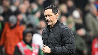 Muss er bald gehen? Eintracht Frankfurts Cheftrainer Dino Toppm&ouml;ller.