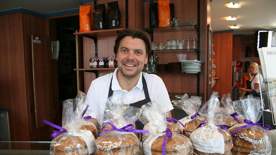 Die Belegschaft der B&auml;ckerei Steinleitner in Straubing durfte sich am Dienstag &uuml;ber den Besuch eines ZDF-Fernsehteams freuen.