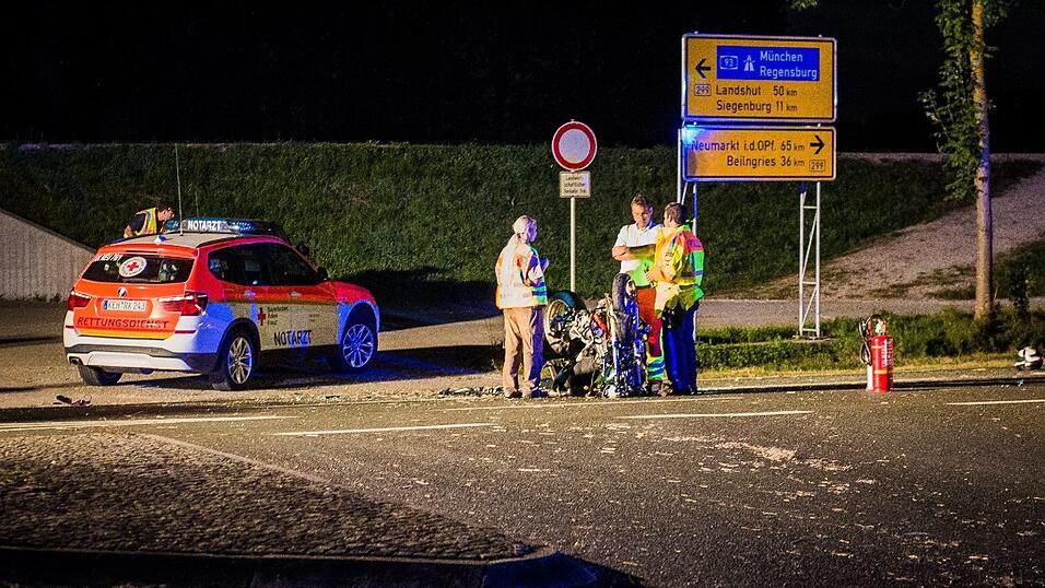 Auf der B299 bei Neustadt an der Donau hat sich am Mittwochabend ein tödlicher Unfall ereignet. Auf der B299 bei Neustadt an der Donau hat sich am Mittwochabend ein tödlicher Unfall ereignet.