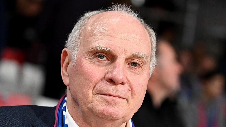 Bayern-Ehrenpräsident Uli Hoeneß sieht keinen Grund für eine Aussprache mit Sportvorstand Max Eberl. Bayern-Ehrenpräsident Uli Hoeneß sieht keinen Grund für eine Aussprache mit Sportvorstand Max Eberl.