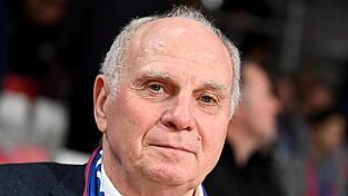 Bayern-Ehrenpräsident Uli Hoeneß sieht keinen Grund für eine Aussprache mit Sportvorstand Max Eberl.