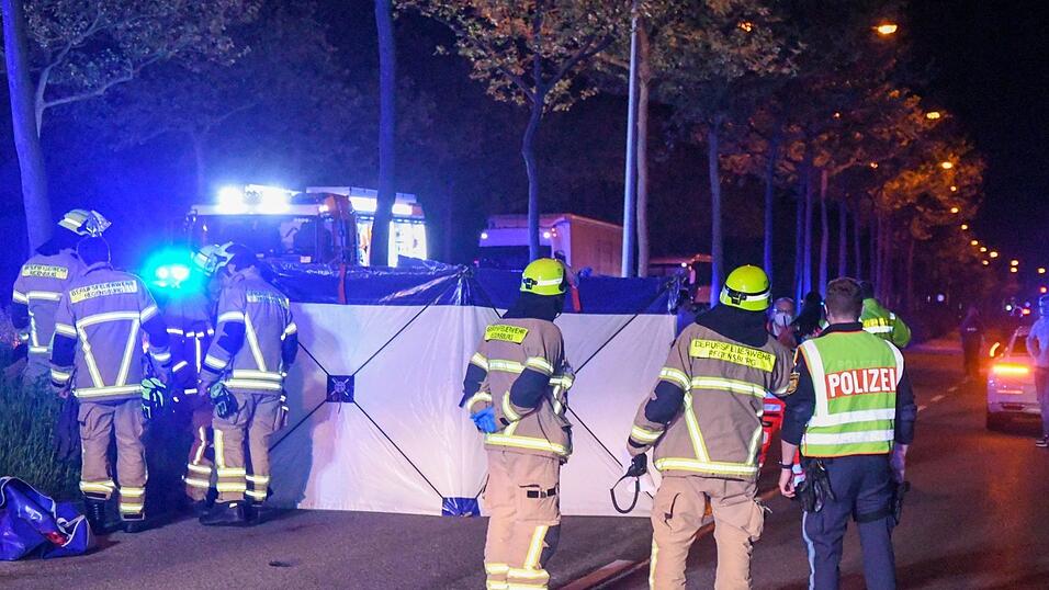 Der Autofahrer erfasste die Fußgängerin aus bislang ungeklärten Gründen. Der Autofahrer erfasste die Fußgängerin aus bislang ungeklärten Gründen.
