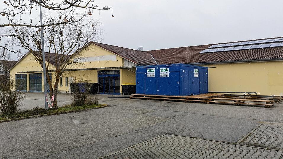 Im ehemaligen Edeka-Markt in Pilsting leben mittlerweile ukrainische und syrische Flüchtlinge. Im ehemaligen Edeka-Markt in Pilsting leben mittlerweile ukrainische und syrische Flüchtlinge.