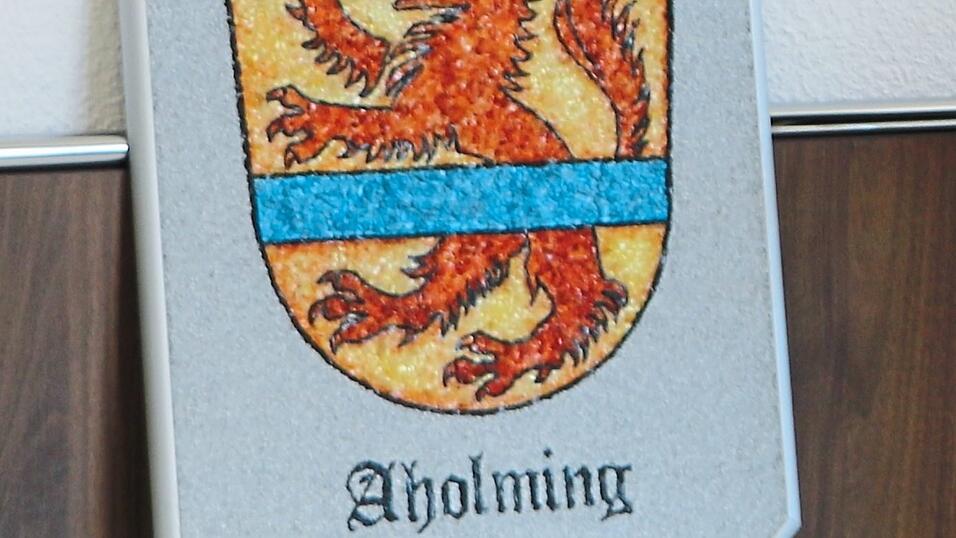 Der Aholminger Gemeinderat befasste sich am Montagabend mit möglichen Standorten für Defibrillatoren im Gemeindegebiet. Der Aholminger Gemeinderat befasste sich am Montagabend mit möglichen Standorten für Defibrillatoren im Gemeindegebiet.