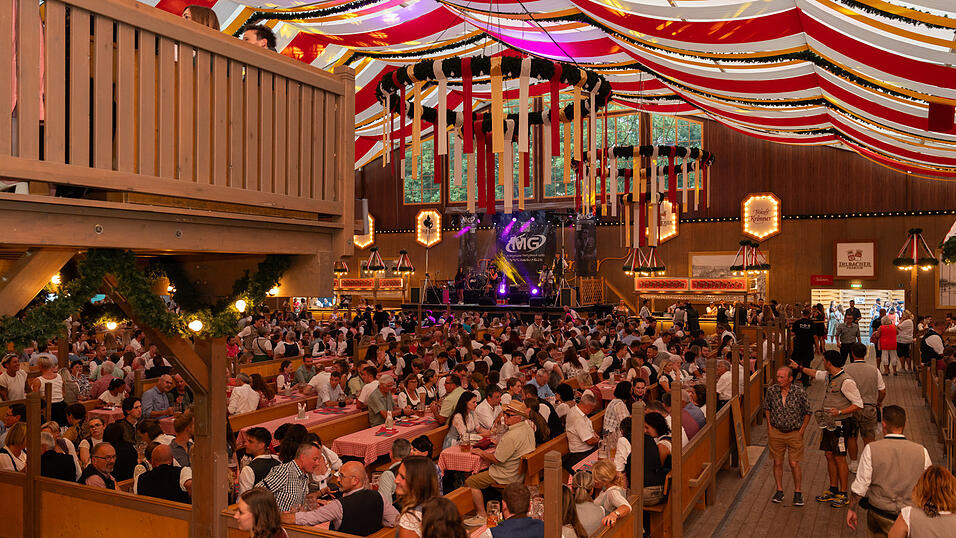 Die Partybilder vom Freitag, 16. August 2024, aus dem Festzelt Kr&ouml;nner.