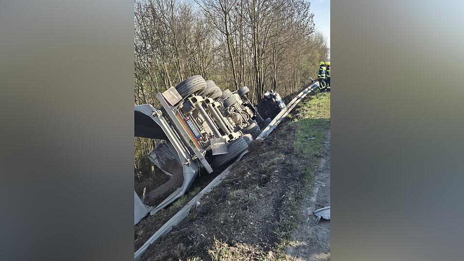 Die Bergungsarbeiten dauern an.&nbsp;