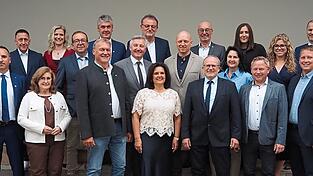 Der neue Marktgemeinderat Frontenhausen mit Bürgermeisterin Gaby Seisenberger. Der neue Marktgemeinderat Frontenhausen mit Bürgermeisterin Gaby Seisenberger.