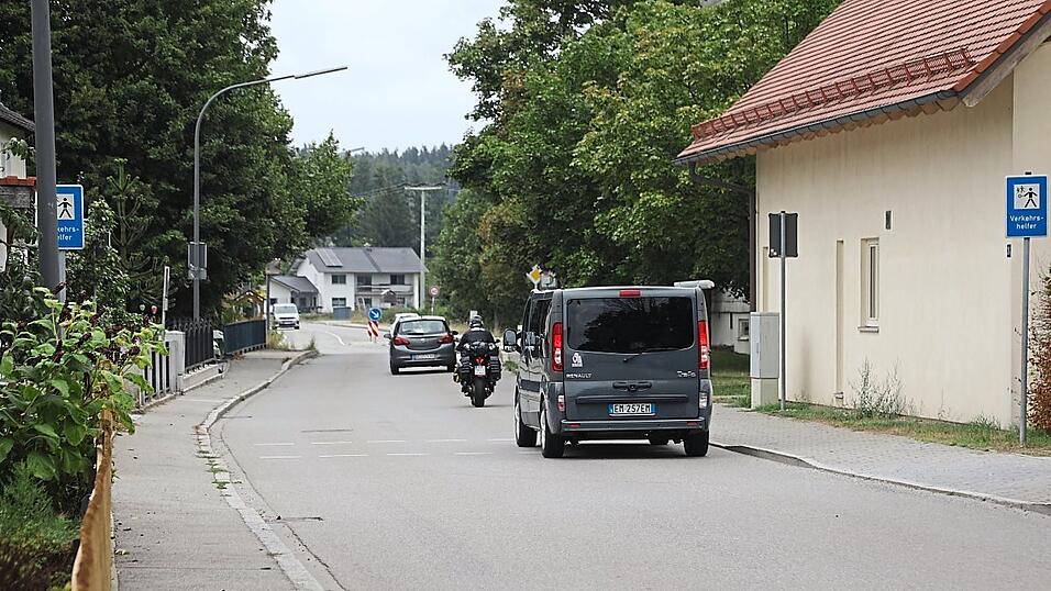 Innerort von Moosen wird immer wieder zu schnell gefahren, wie hier an der Moosener Grundschule (r.). Innerort von Moosen wird immer wieder zu schnell gefahren, wie hier an der Moosener Grundschule (r.).