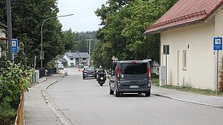 Innerort von Moosen wird immer wieder zu schnell gefahren, wie hier an der Moosener Grundschule (r.). Innerort von Moosen wird immer wieder zu schnell gefahren, wie hier an der Moosener Grundschule (r.).
