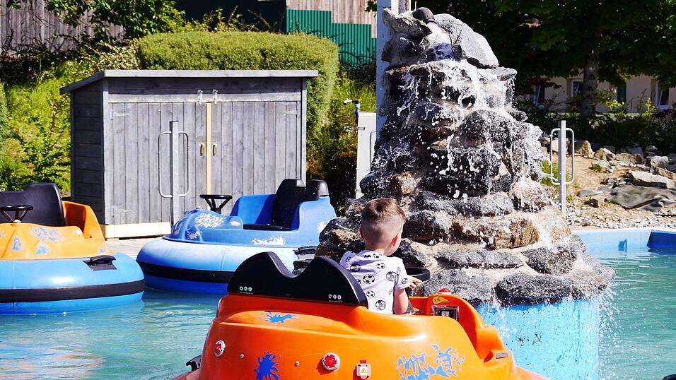 Bei heißen Temperaturen sind Wasser-Attraktionen besonders begehrt. Bei heißen Temperaturen sind Wasser-Attraktionen besonders begehrt.