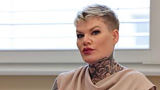 Melanie M&uuml;ller k&auml;mpft vor Gericht gegen eine Verurteilung zu einem Hitlergru&szlig; und Drogenbesitz. (Archivbild)