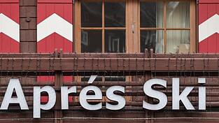 Partys und andere Menschenansammlungen im Tiroler Ferienort Ischgl gelten mittlerweile als eine Keimzelle europäischer Coronavirus-Infektionen. (Symbolbild) Partys und andere Menschenansammlungen im Tiroler Ferienort Ischgl gelten mittlerweile als eine Keimzelle europäischer Coronavirus-Infektionen. (Symbolbild)