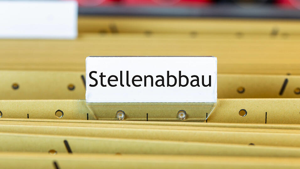 Um die 100 Stellen sollen abgebaut werden. (Symbolbild)