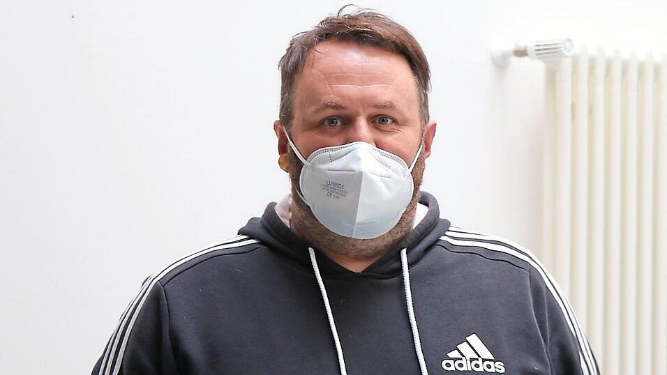 Jörg Süpfle ist Tennistrainer. Die Spätfolgen seiner Covid-19-Erkrankung, darunter die Atemnot und das ständige Schlappheitsgefühl, beeinflussen den 41-Jährigen besonders in seinem Beruf. Jörg Süpfle ist Tennistrainer. Die Spätfolgen seiner Covid-19-Erkrankung, darunter die Atemnot und das ständige Schlappheitsgefühl, beeinflussen den 41-Jährigen besonders in seinem Beruf.