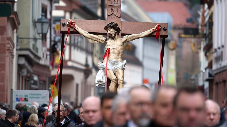 Die Figuren sind teils Jahrhunderte alt.