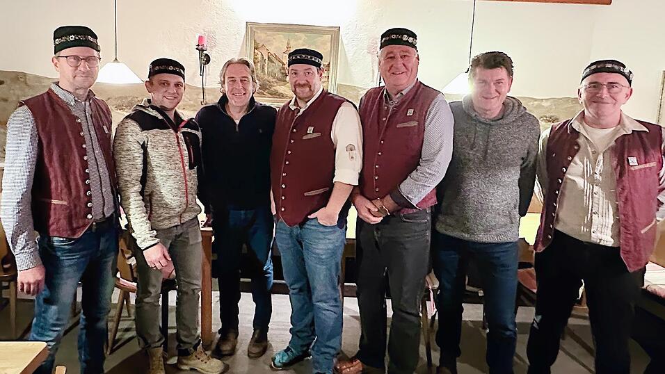 Die sechs geehrten Stammtischmitglieder zusammen mit Vize-Vorstand Toni Multerer (ganz rechts).