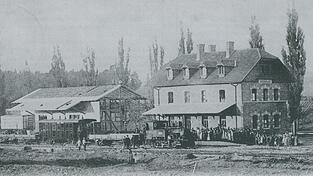 Der Rottenburger Bahnhof kurz vor seiner Fertigstellung in einer historischen Aufnahme vom Spätsommer 1900. Der Rottenburger Bahnhof kurz vor seiner Fertigstellung in einer historischen Aufnahme vom Spätsommer 1900.