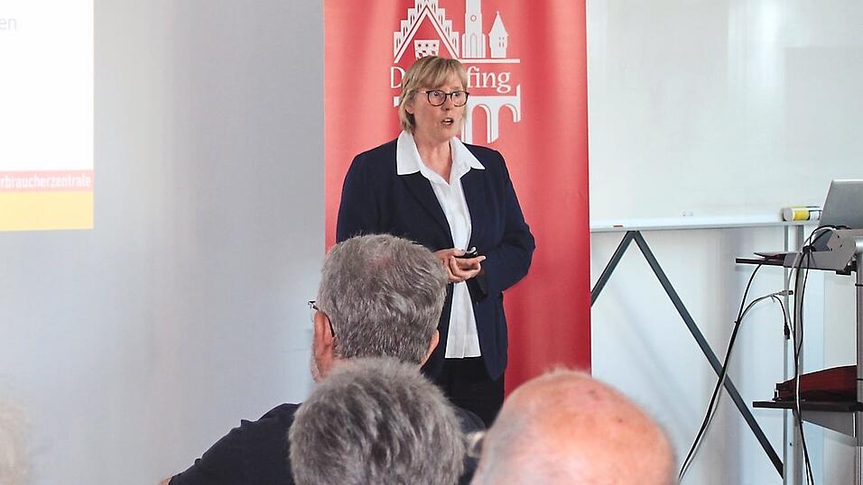&bdquo;Ich wei&szlig;, dass Dingolfing in Sachen Klimaschutz eine aktive Stadt ist&ldquo;, sagte die Referentin Gisela Kienzle zu Beginn ihres Vortrags.