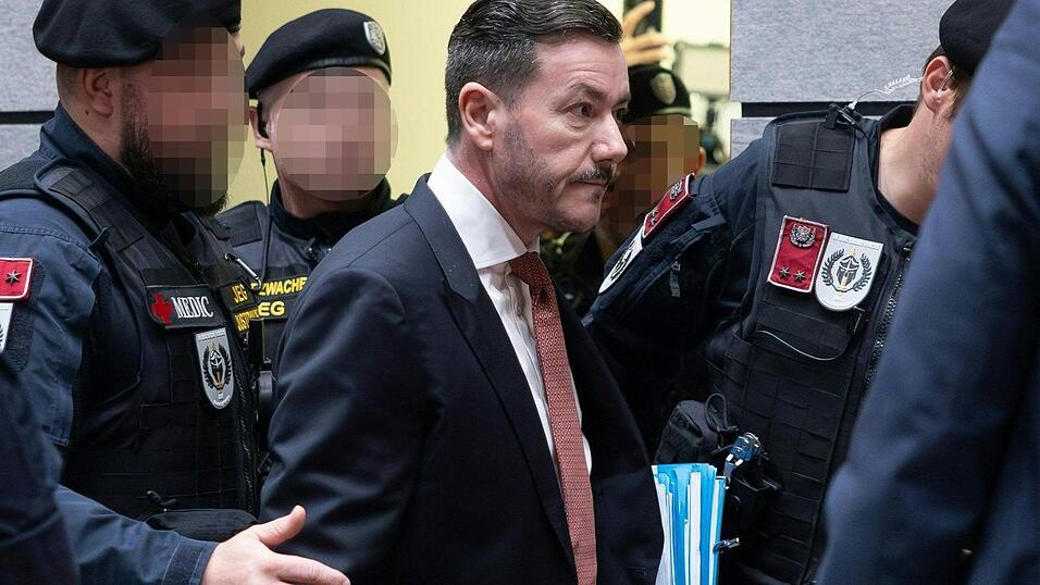 Zahlreiche Journalisten verfolgten den Auftakt des Prozesses gegen René Benko. Zahlreiche Journalisten verfolgten den Auftakt des Prozesses gegen René Benko.